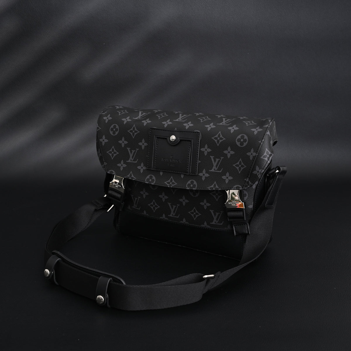 Louis Vuitton Messenger Bag – Monogram Eclipse Canvas