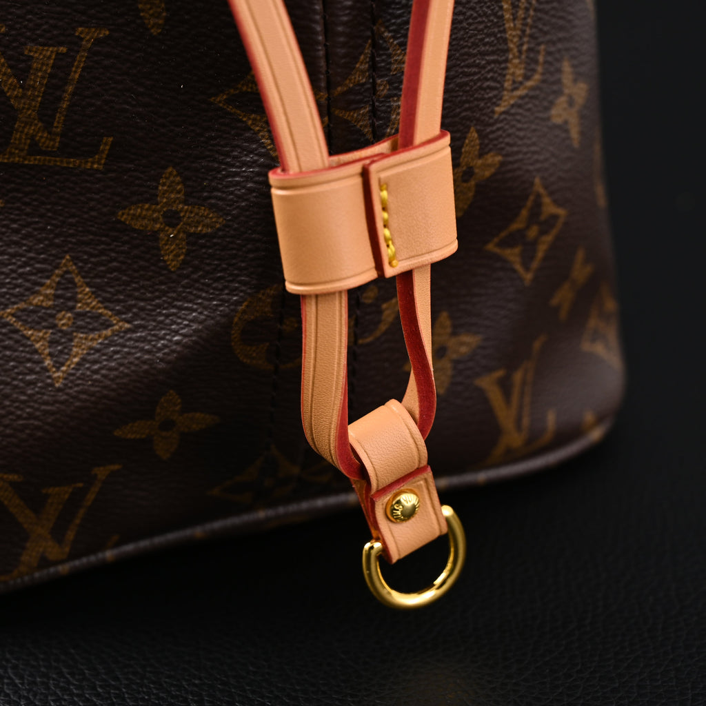 Louis Vuitton Neverfull MM Tote Bag – Monogram Canvas with Red Interior